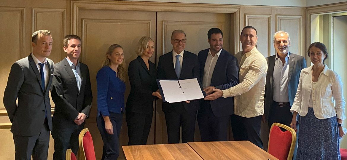 esa-signing-2023-09-11-official-cropped_JP